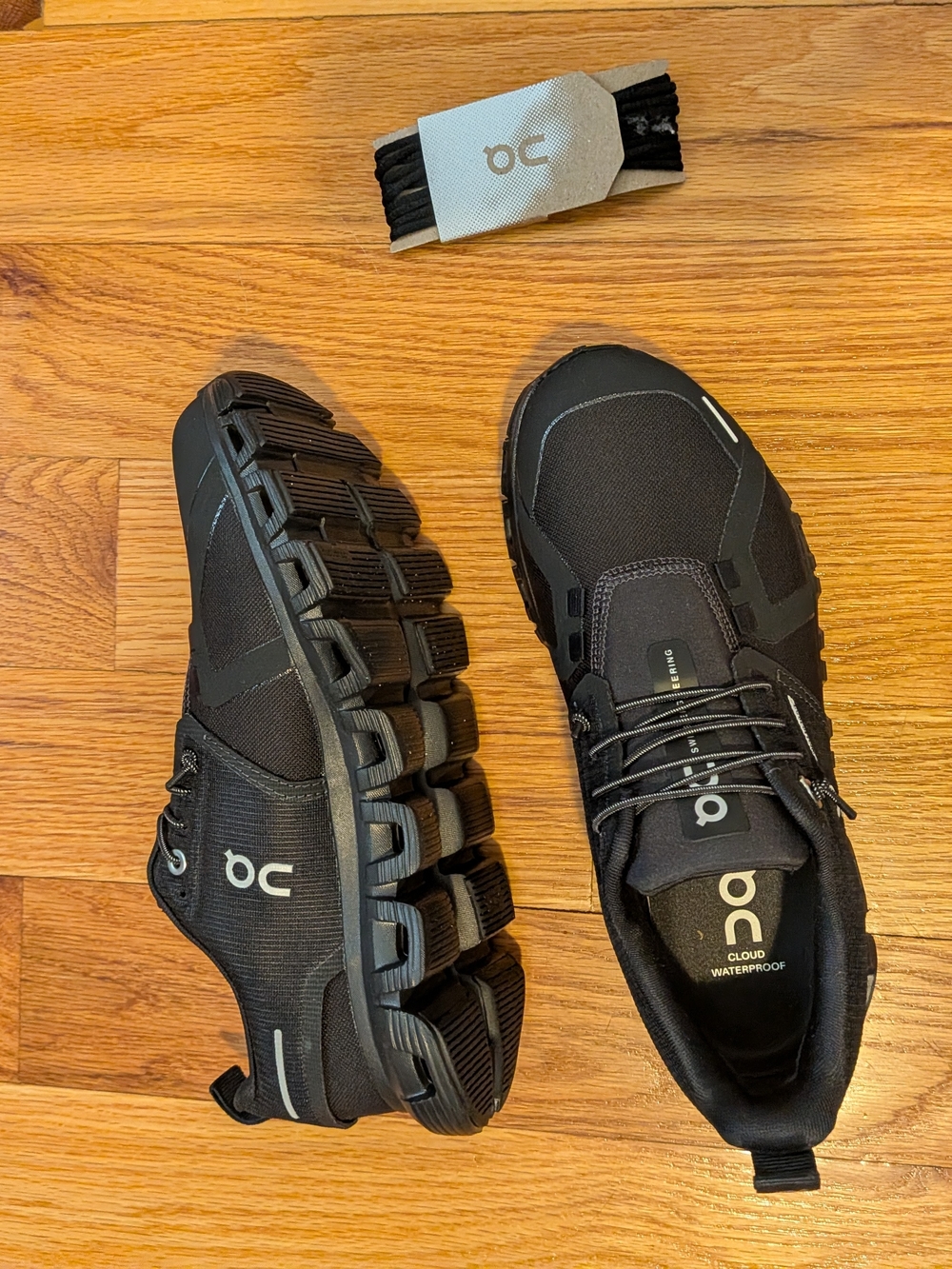 On Black Cloud Waterproof Running Sneakers